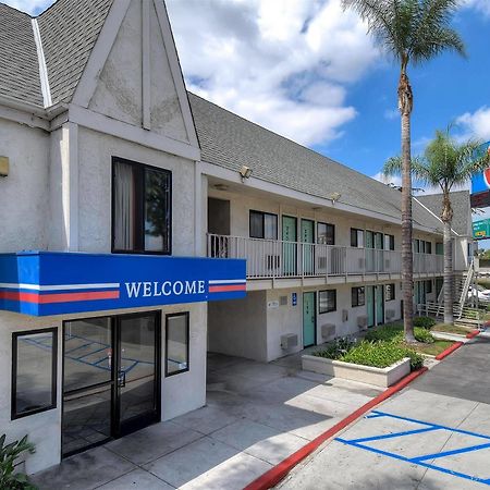 Motel 6 Anaheim Stadium - Orange Exteriér fotografie