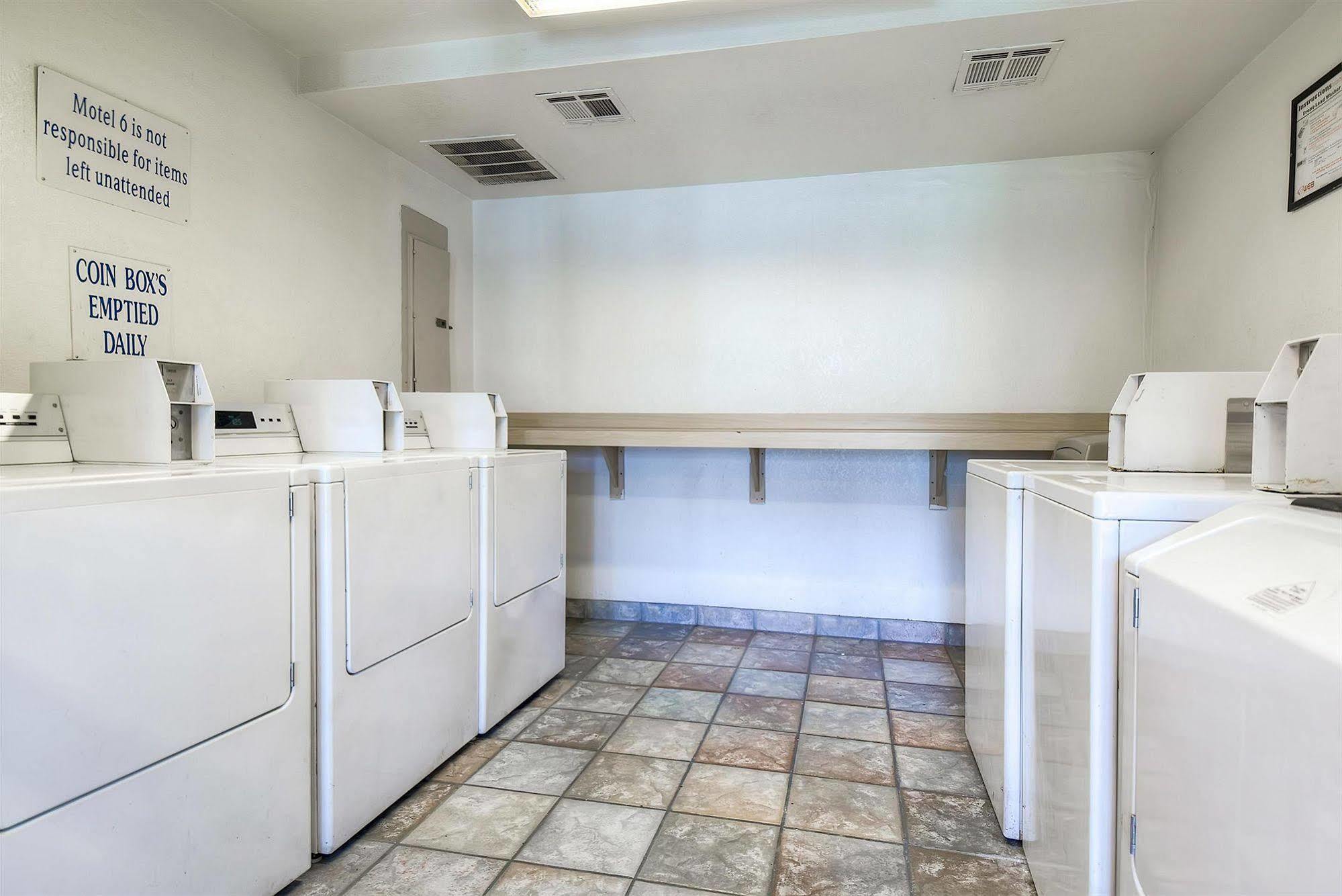 Motel 6 Anaheim Stadium - Orange Exteriér fotografie