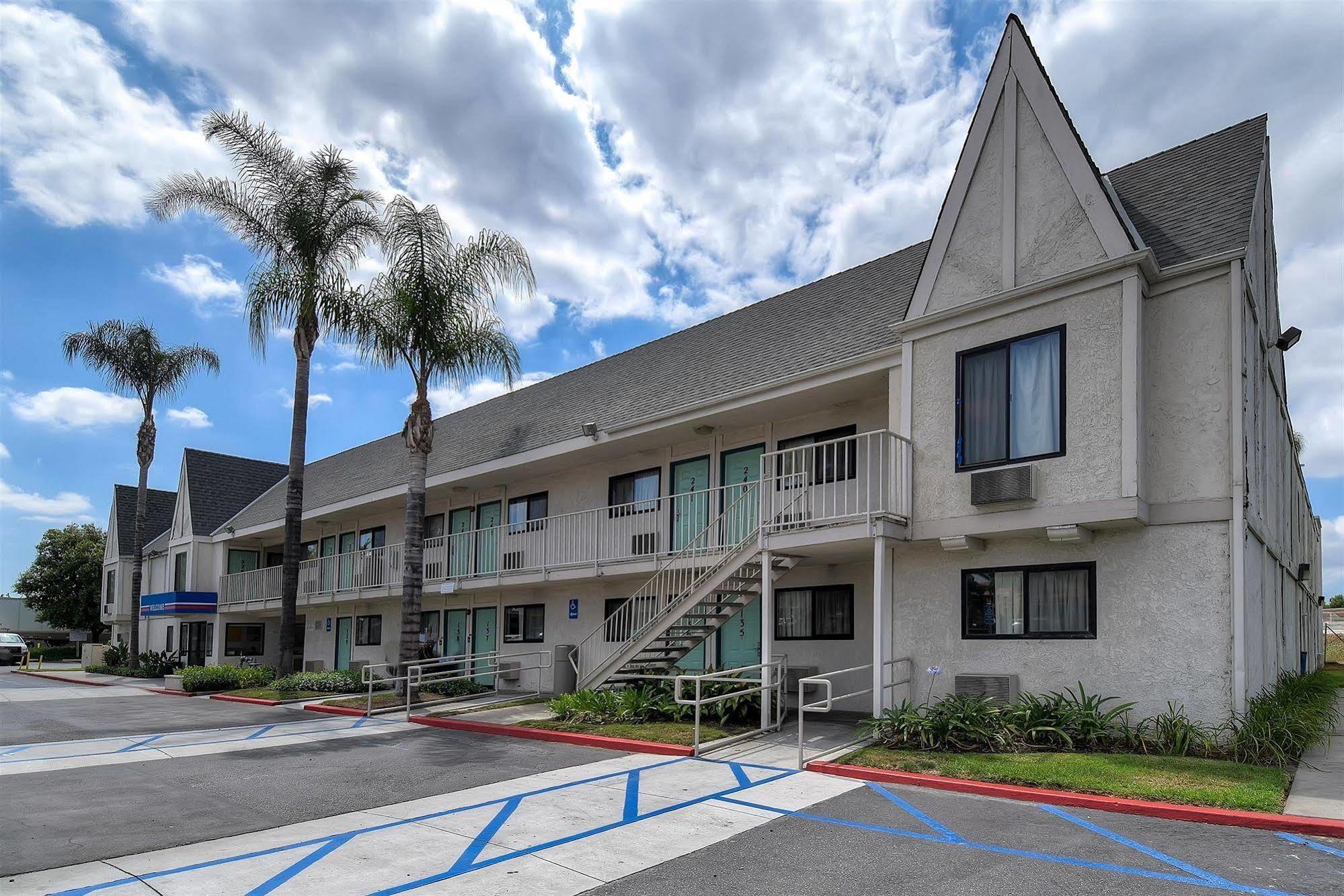 Motel 6 Anaheim Stadium - Orange Exteriér fotografie