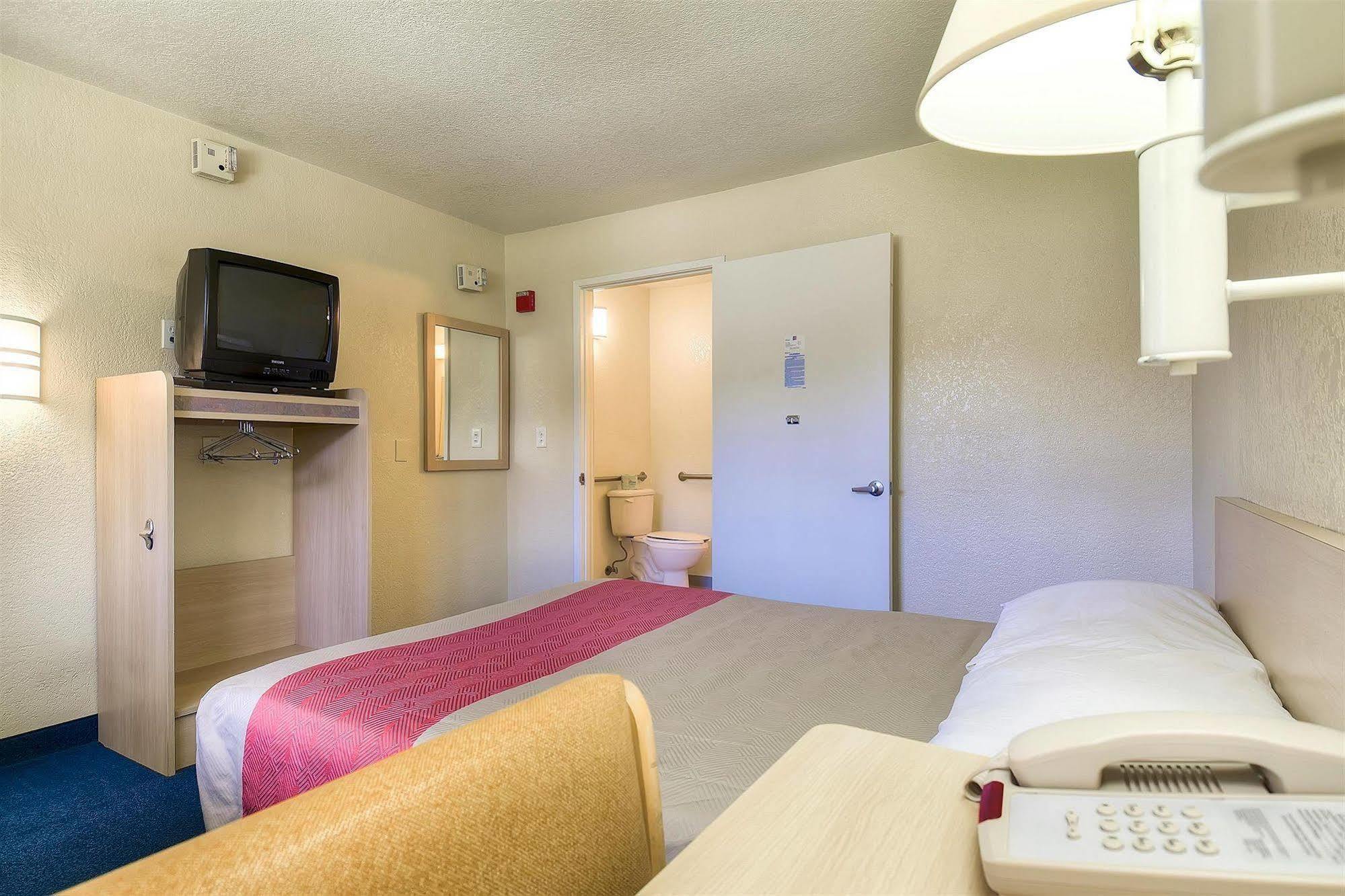 Motel 6 Anaheim Stadium - Orange Exteriér fotografie
