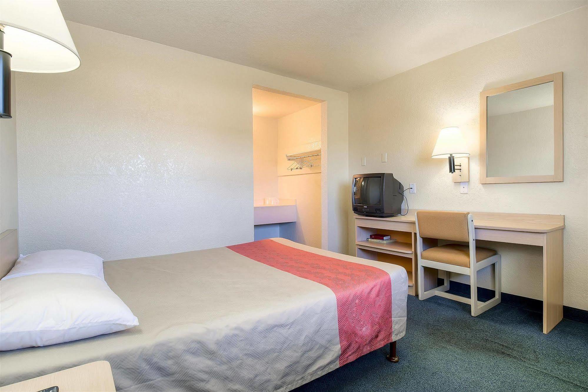 Motel 6 Anaheim Stadium - Orange Exteriér fotografie