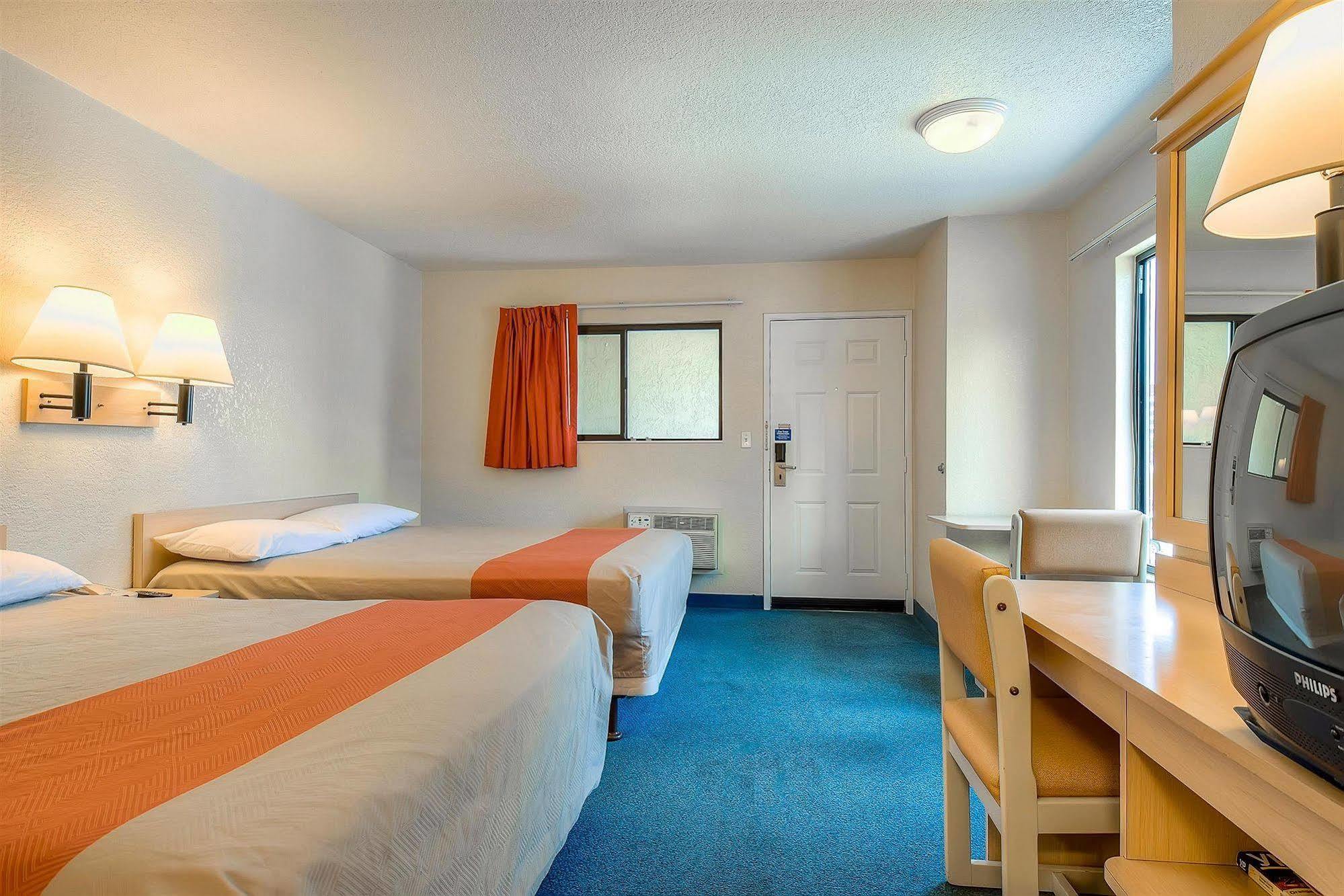 Motel 6 Anaheim Stadium - Orange Exteriér fotografie