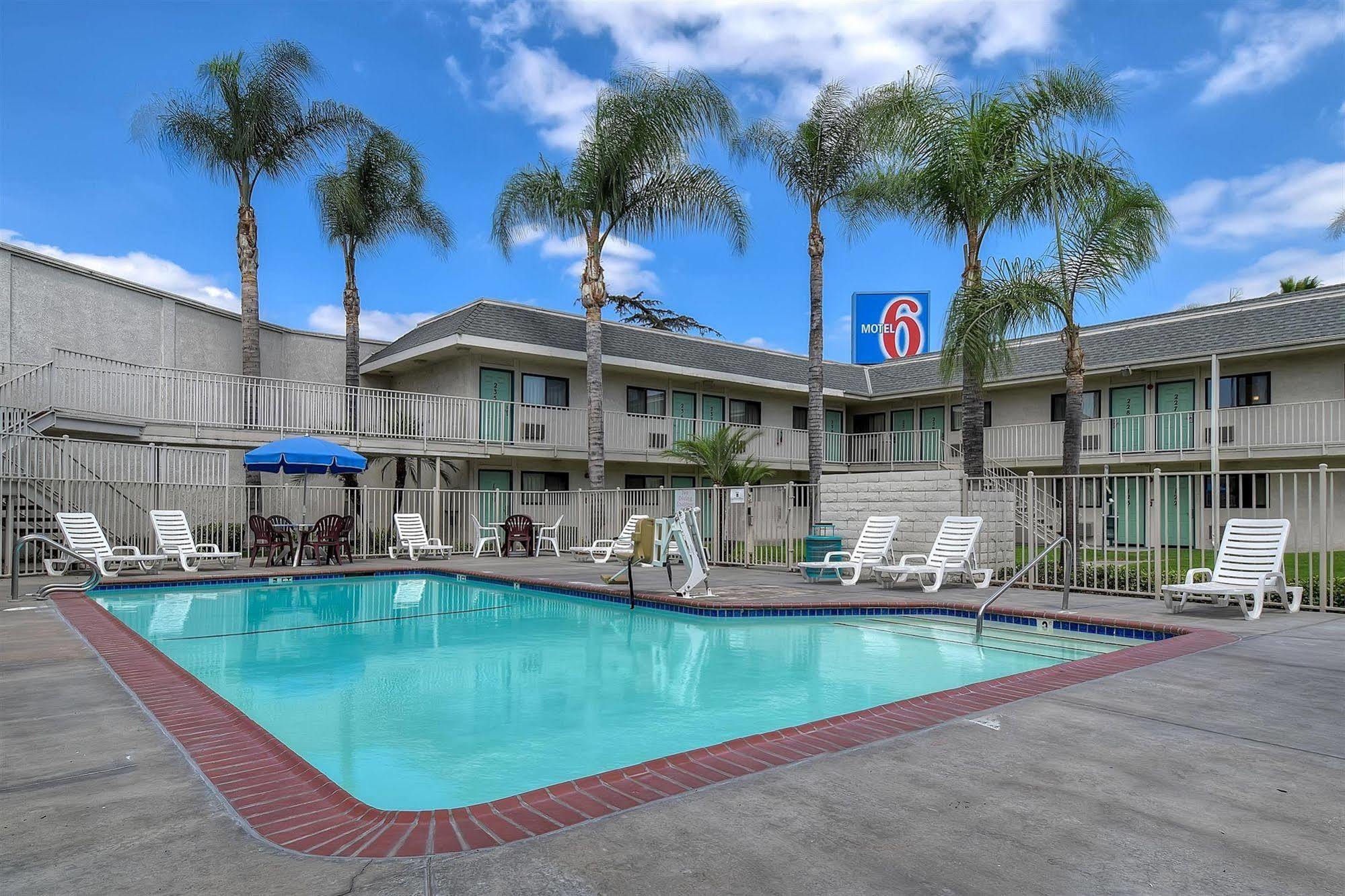 Motel 6 Anaheim Stadium - Orange Exteriér fotografie