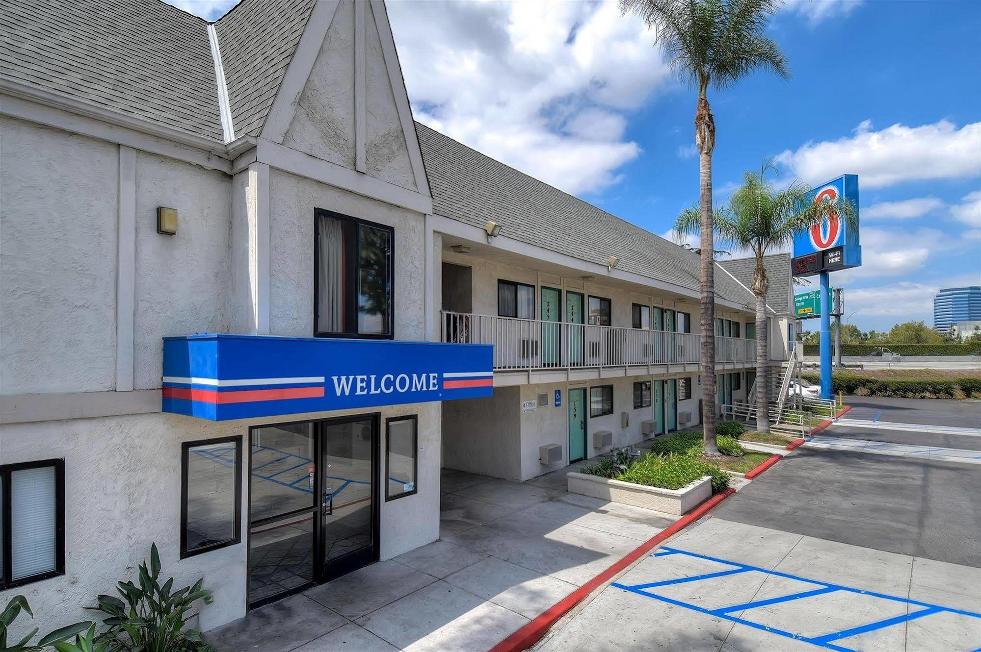 Motel 6 Anaheim Stadium - Orange Exteriér fotografie