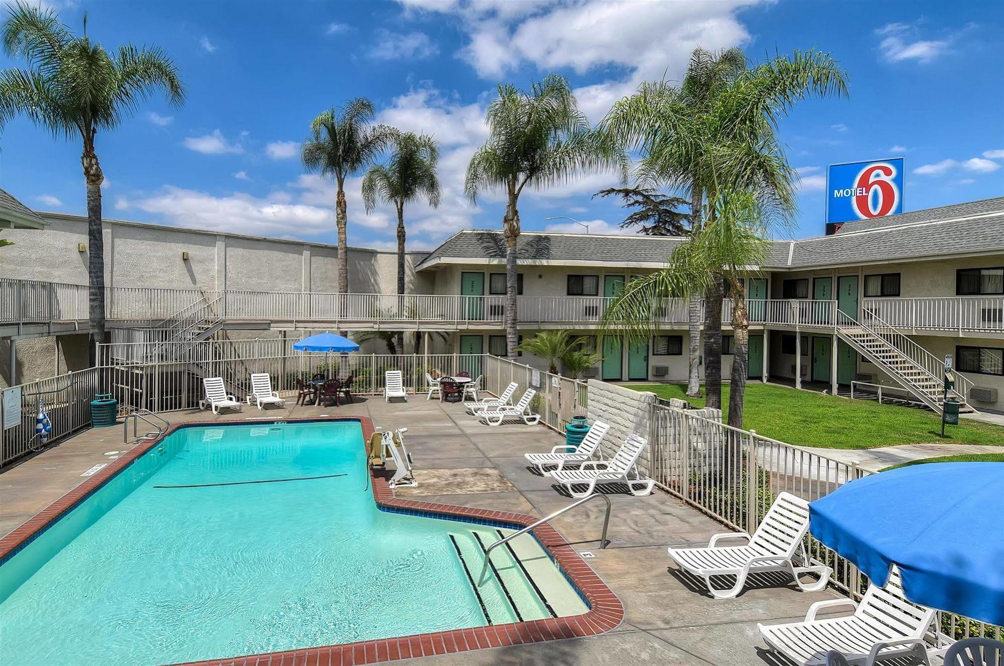 Motel 6 Anaheim Stadium - Orange Exteriér fotografie