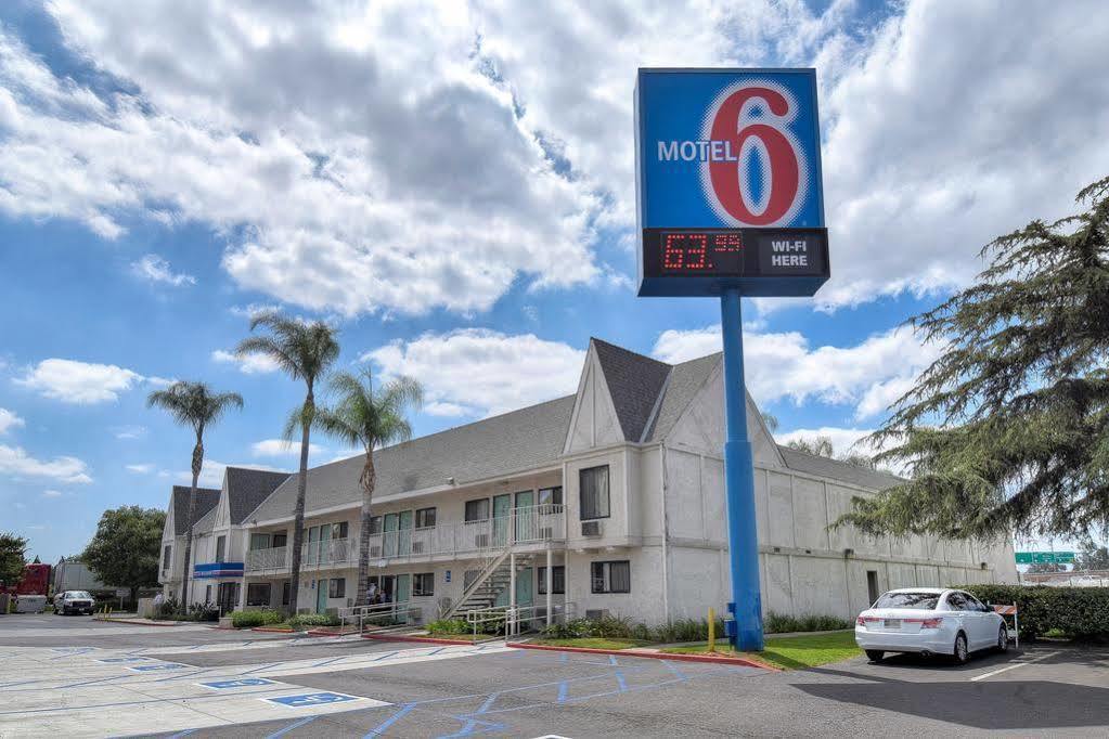 Motel 6 Anaheim Stadium - Orange Exteriér fotografie